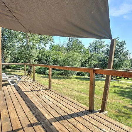 Grand Air Avec Jacuzzi Bed and Breakfast Journiac